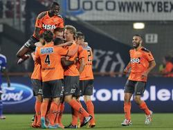 In de eerste helft weet Bert Steltenpool drie keer te scoren en daardoor staat FC Volendam met 3-0 voor bij de rust. (25-09-2015)