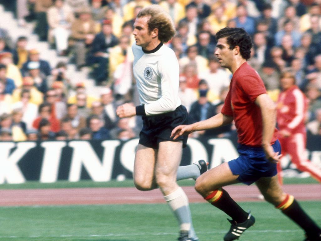 Quini contra Alemania en el Mundial de 1976. (Foto: Imago)