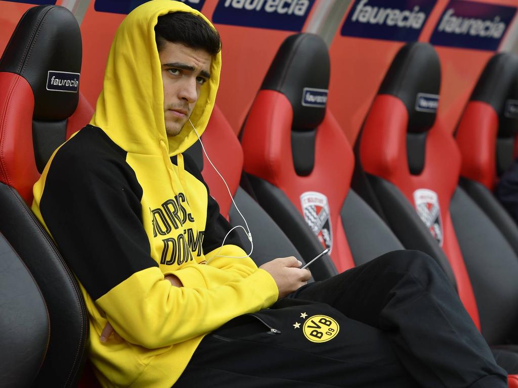 Merino pasa la mayoría de su tiempo en Dortmund en el banquillo. (Foto: Getty)