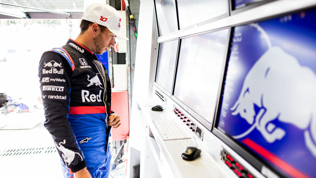 Pierre Gasly ist vom E-Sport und Sim-Racing angetan Pierre Gasly ist vom E-Sport und Sim-Racing angetan