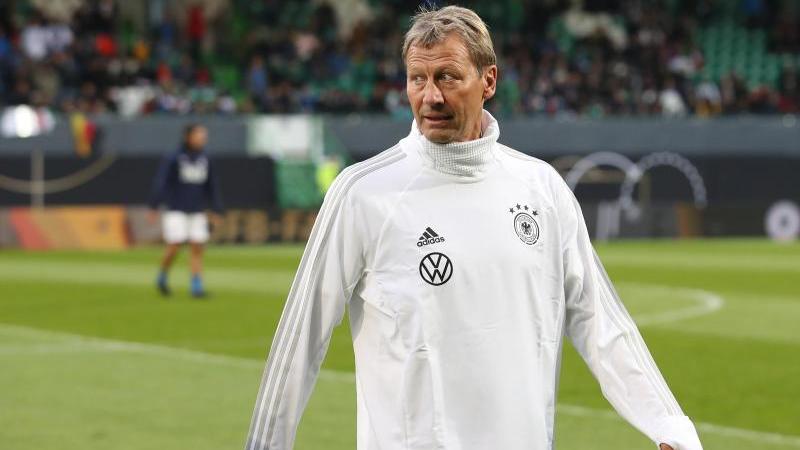 Guido Buchwald ledert gegen den VfB Stuttgart