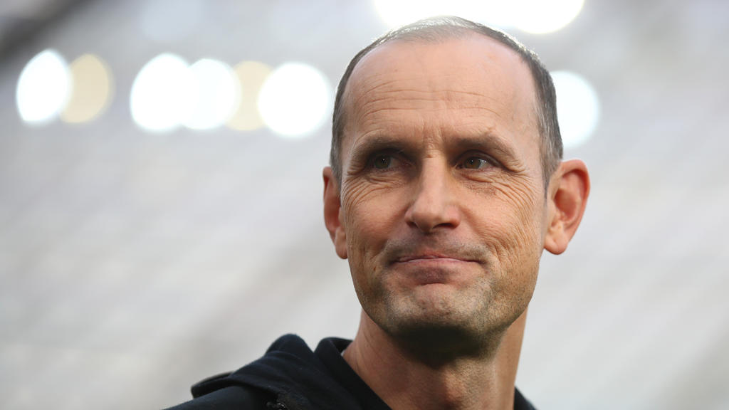 Heiko Herrlich hat sich vor BVB-Trainer Lucien Favre gestellt Heiko Herrlich hat sich vor BVB-Trainer Lucien Favre gestellt