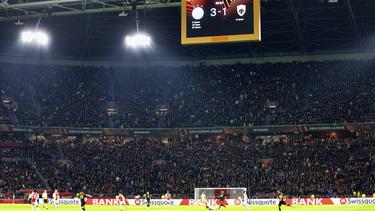 Das Spiel von Ajax Amsterdam wurde durch Krawalle überschattet