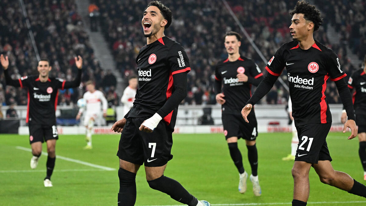 Omar Marmoush (l.) ist der Top-Torjäger bei Eintracht Frankfurt
