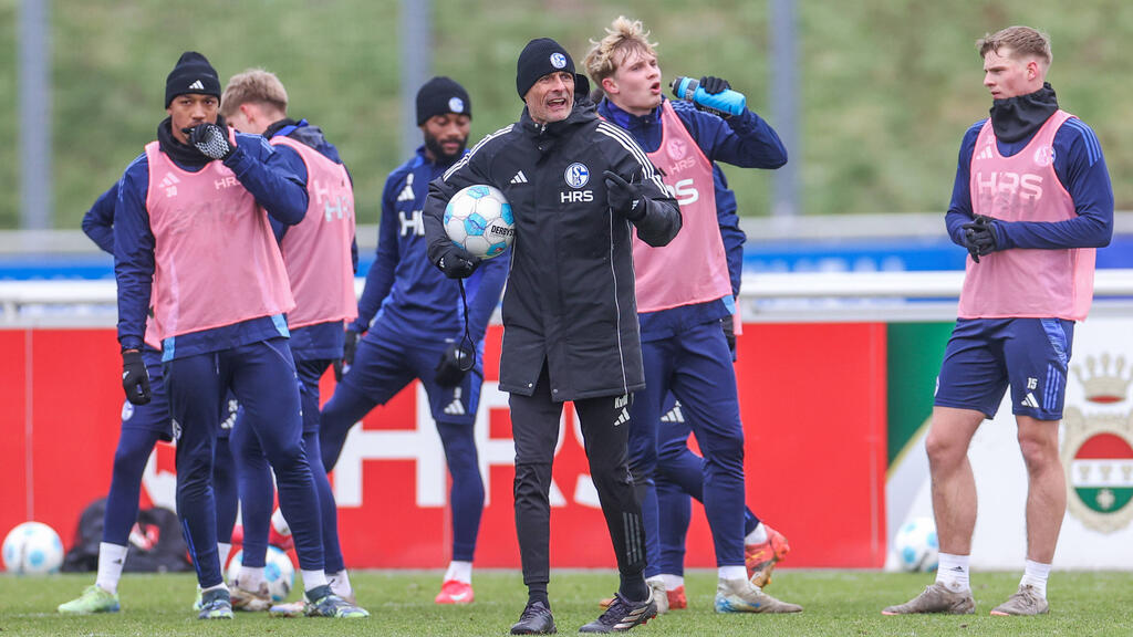 Van Wonderen hat die Zügel beim FC Schalke 04 angezogen