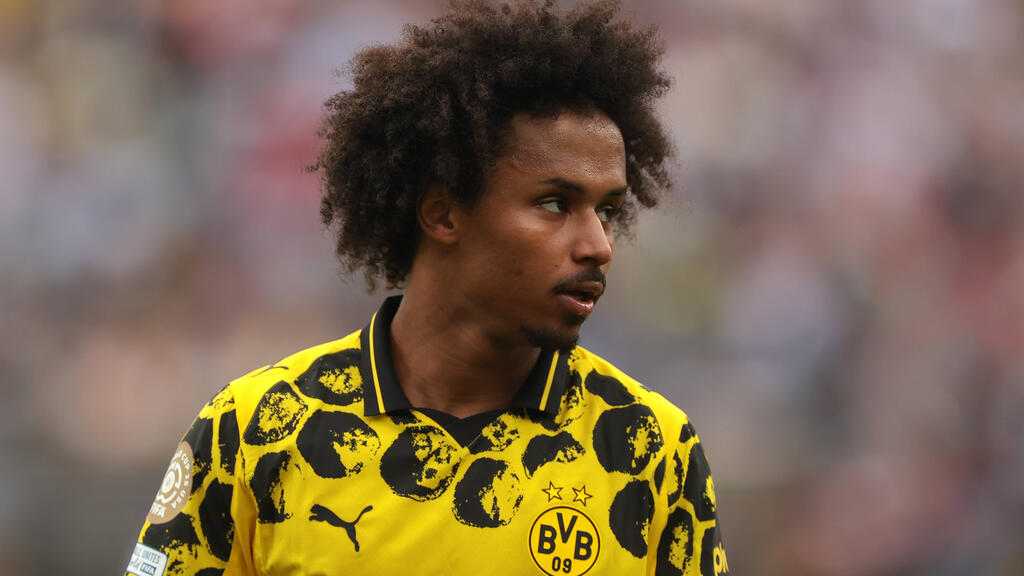 Karim Adeyemi - wird aus schwarz-gelb bald schwarz-weiß? Karim Adeyemi - wird aus schwarz-gelb bald schwarz-weiß?