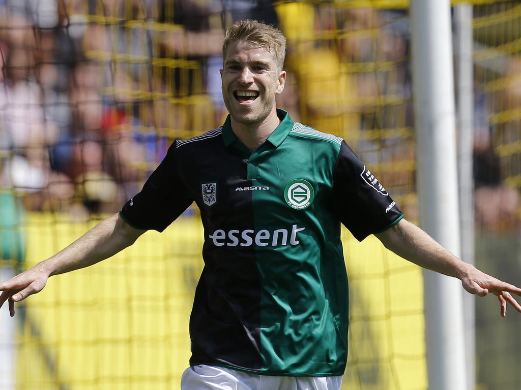 Micheal de Leeuw viert zijn goal tegen NAC Breda(17-5-2015)