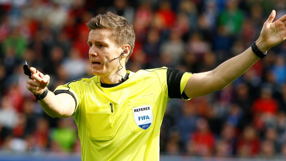 Schiedsrichter bei Bremen gegen Bayern: Daniel Siebert Schiedsrichter bei Bremen gegen Bayern: Daniel Siebert