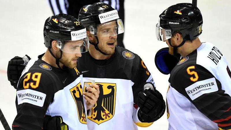 Leon Draisaitl (l.) avancierte gegen die Slowakei zum Matchwinner Leon Draisaitl (l.) avancierte gegen die Slowakei zum Matchwinner