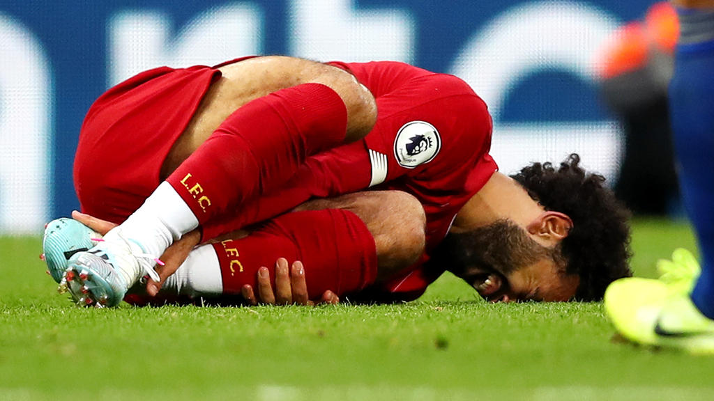 Salah cayó lesionado ante el Leicester City.