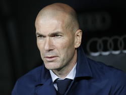 Zidane en el banquillo del Real Madrid.
