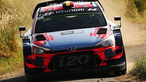 Thierry Neuville hat die Ypern-Rallye 2018 mit einem Hyundai i20 R5 gewonnen Thierry Neuville hat die Ypern-Rallye 2018 mit einem Hyundai i20 R5 gewonnen