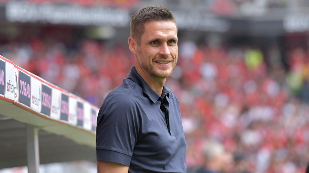 BVB-Manager Sebastian Kehl lobt die Mannschaft nach dem Dreier gegen Wolfsburg BVB-Manager Sebastian Kehl lobt die Mannschaft nach dem Dreier gegen Wolfsburg