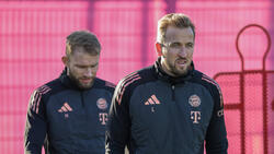 Laimer (l.) musste das Mannschaftstraining des FC Bayern vorzeitig abbrechen, Kane (r.) absolvierte alle Einheiten