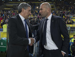 Setién y Zidane se saludan en el partido del domingo. (Foto: Getty)