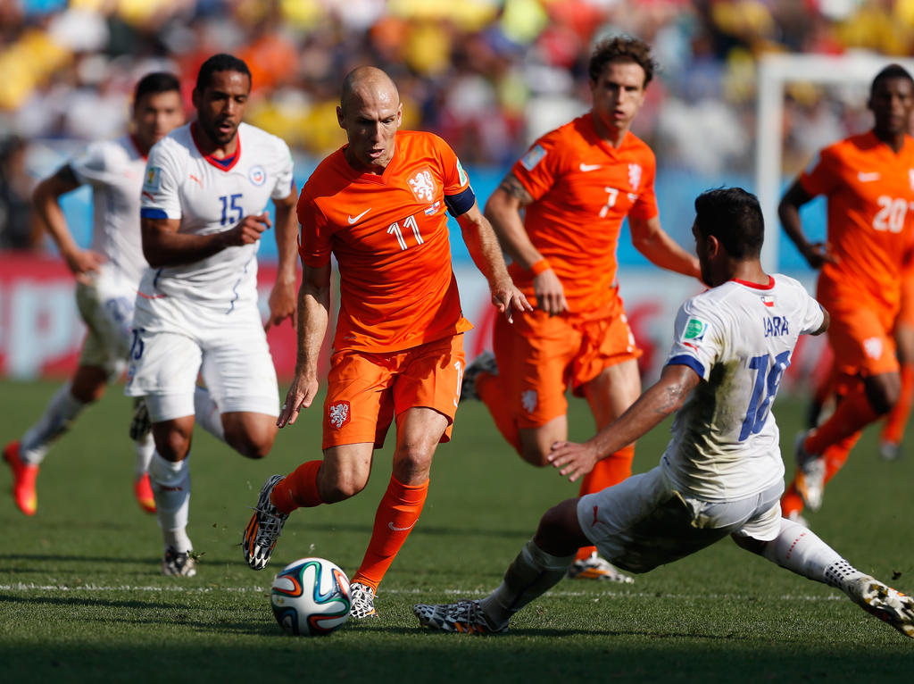 Arjen Robben (M.) spielt eine starke WM