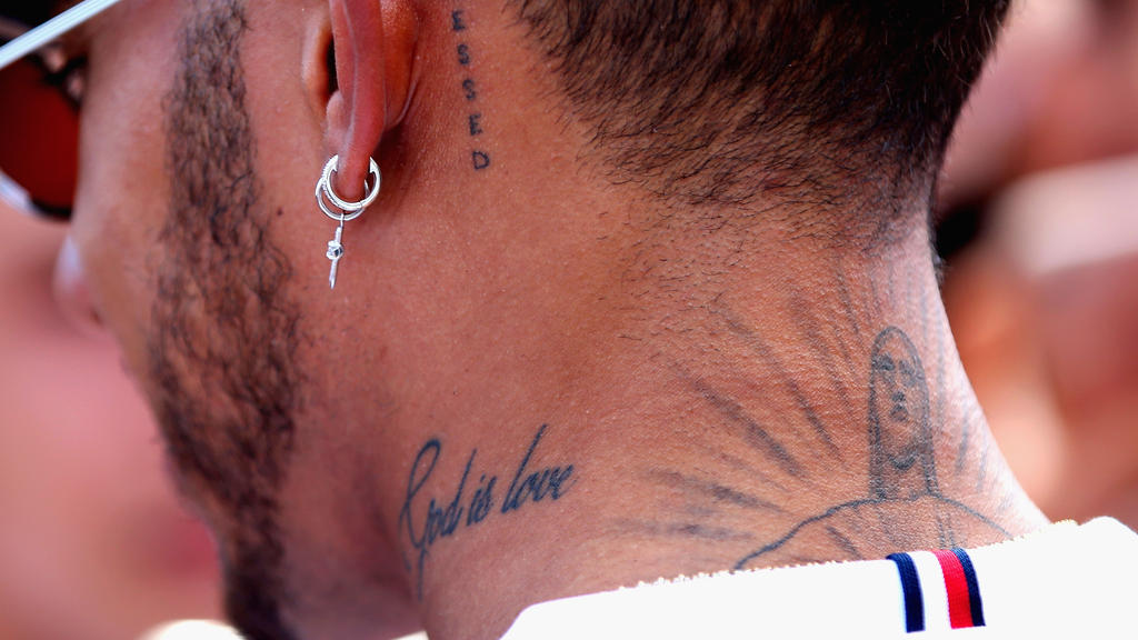 Engelsflügel nacken tattoo Insigne Tattoo