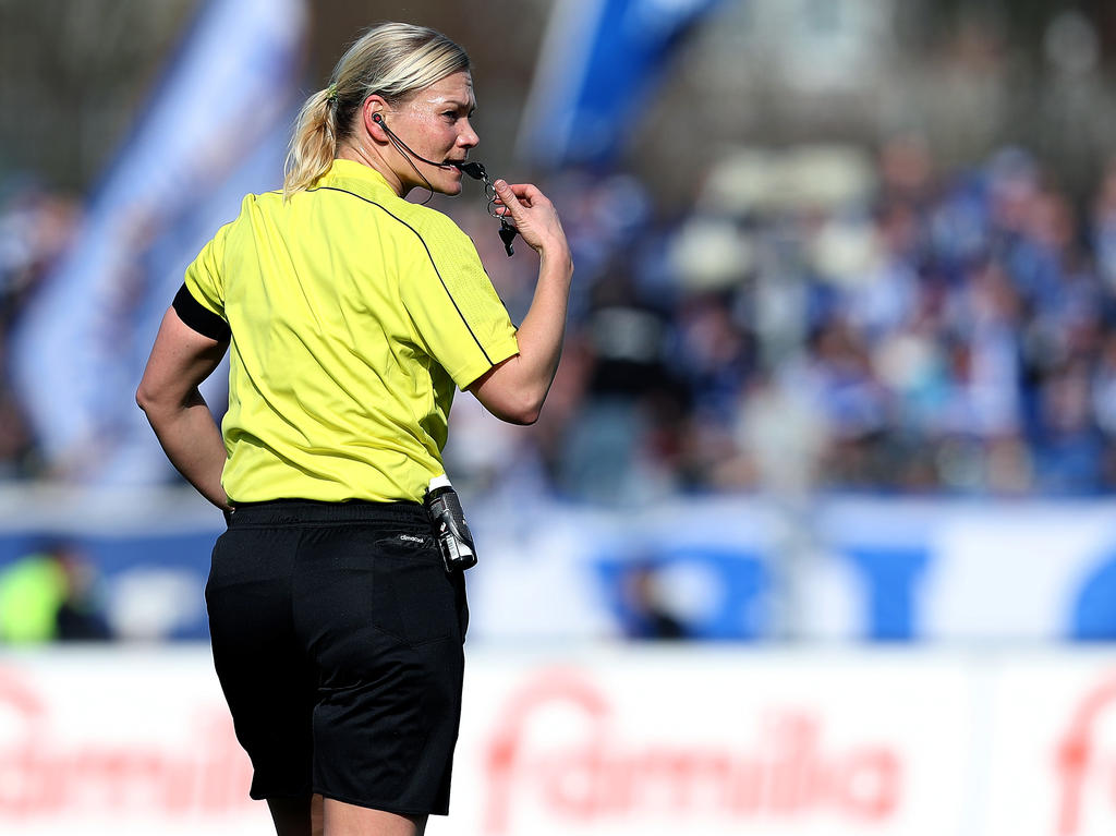 Bibiana Steinhaus ist die erste Schiedsrichterin in der ersten Bundesliga