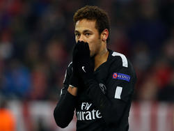 Neymar se lamenta de una ocasión fallada ante el Bayern. (Foto: Getty)
