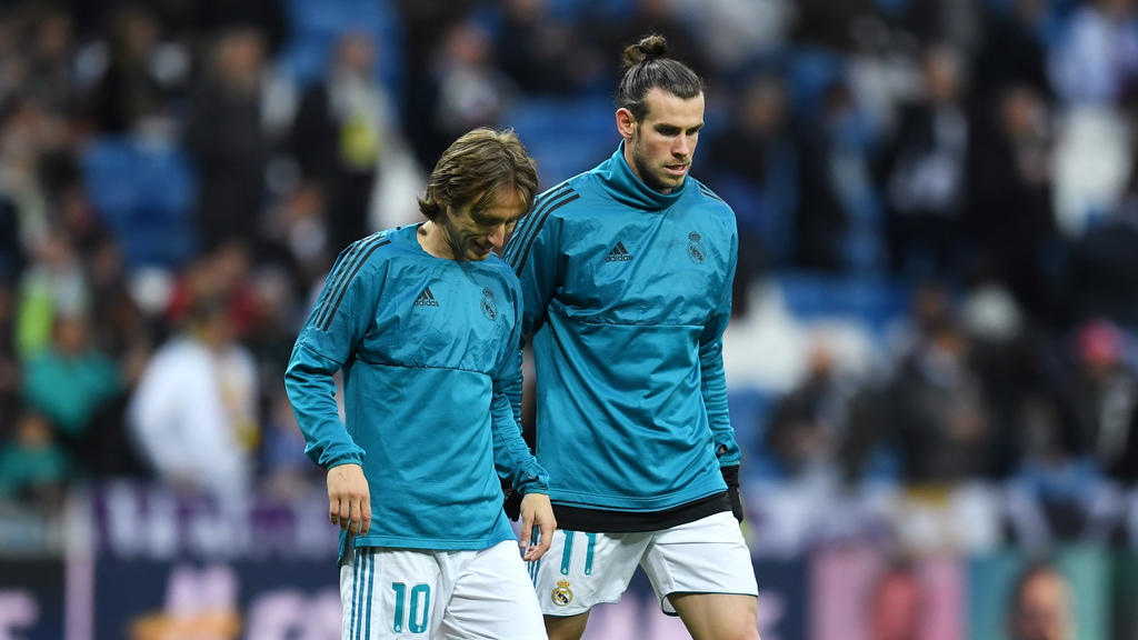 Modric calienta junto a Bale en una imagen de archivo.