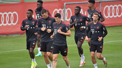 Bouna Sarr (l.) könnte den FC Bayern doch noch verlassen