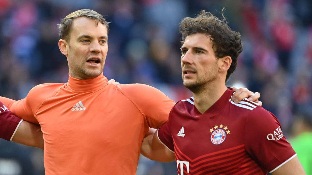 Bayerns Torwart Manuel Neuer freut sich über die Bundesliga-Rückkehr des FC Schalke