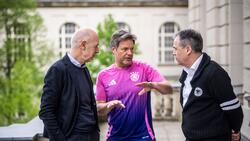 Vizekanzler Robert Habeck (M.) traf sich mit DFB-Präsident Bernd Neuendorf (l) und DFB-Geschäftsführer Andreas Rettig