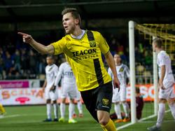Kristiaan Haagen scoort is blij nadat hij de 1-1 heeft gemaakt voor VVV tijdens het duel met NAC. (26-02-2016)
