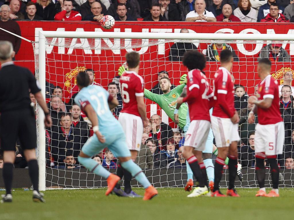 Payet anotó de falta directa y David De Gea nada puedo hacer bajo palos. (Foto: Imago)