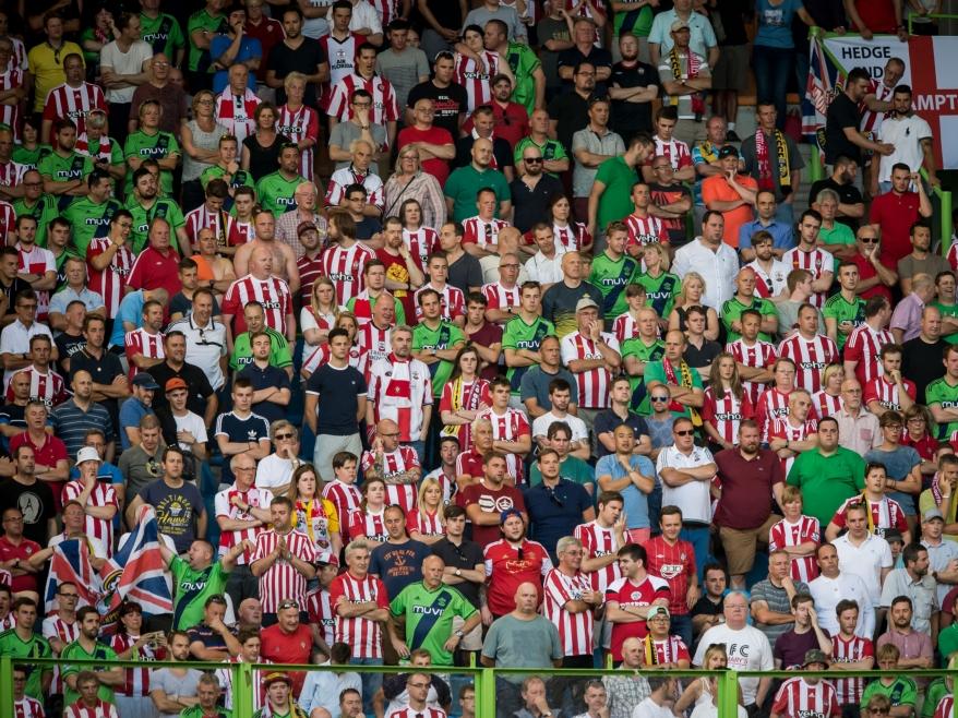 De supporters van Southampton zijn massaal naar de GelreDome gekomen voor de wedstrijd Vitesse - Southampton in de derde voorronde van de Europa League. (06-08-2015)