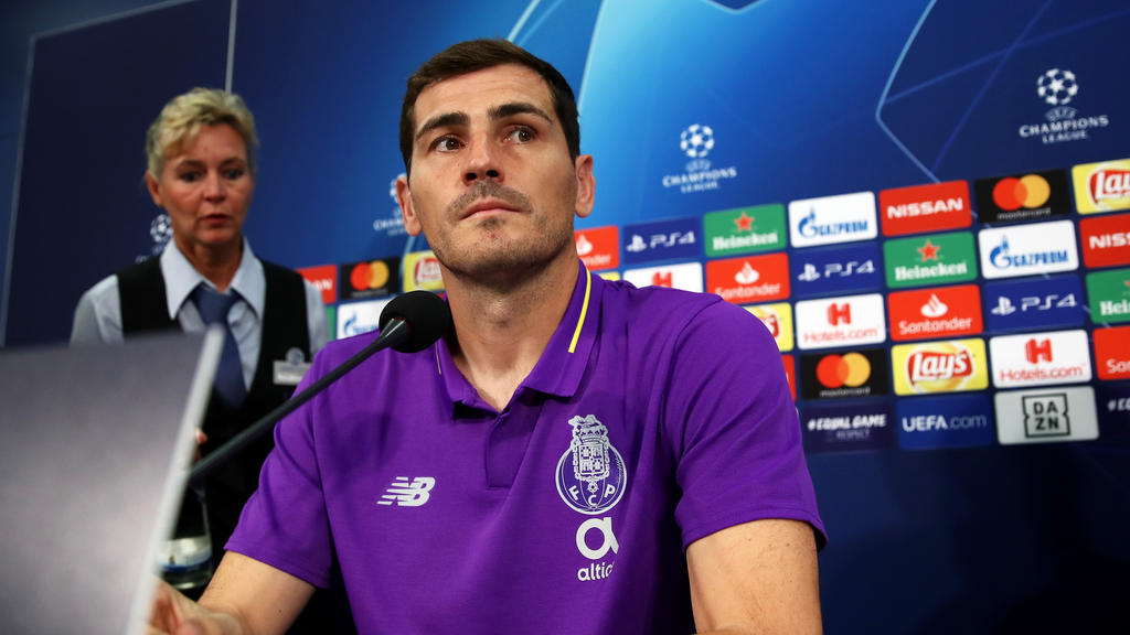 Casillas en la rueda de prensa del Oporto antes del partido con el Schalke. (Foto: Getty)