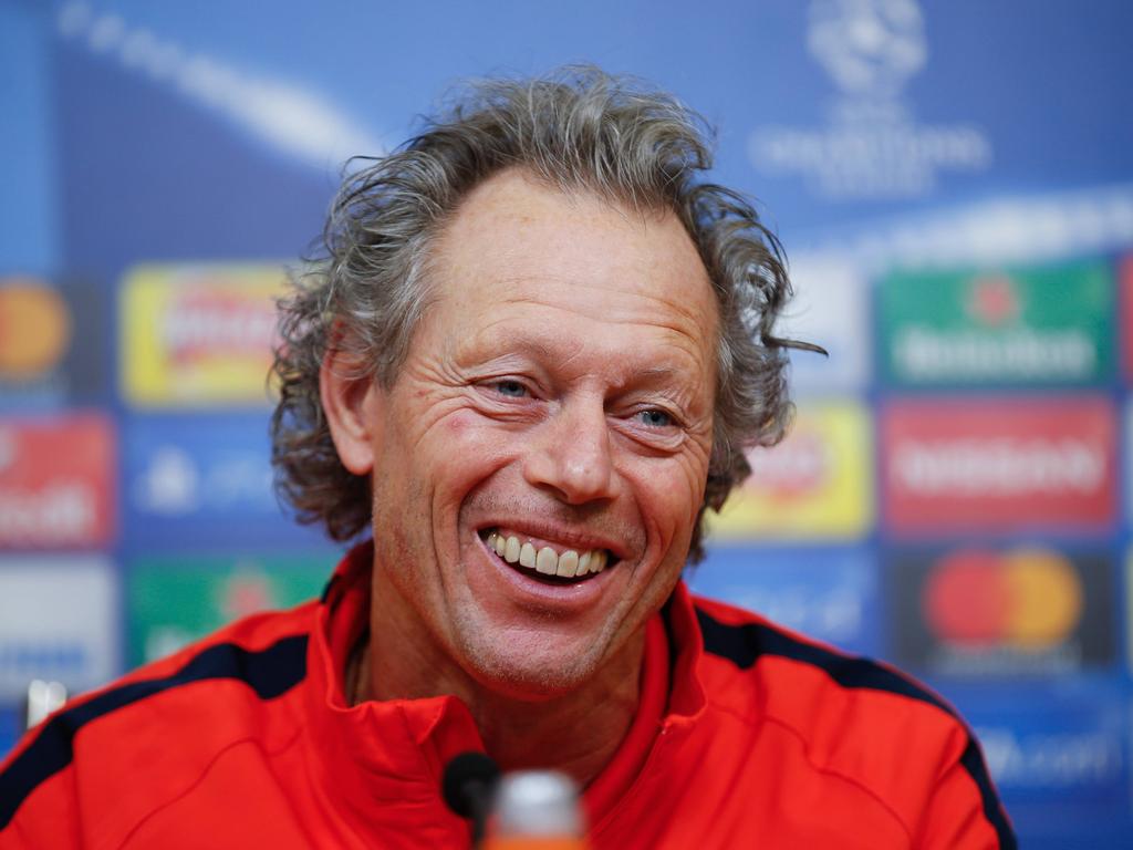 Club Brugge-trainer Michel Preud'homme kan lachen tijdens de persconferentie in aanloop naar het Champions League-duel met Leicester City (21-11-2016).