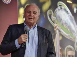 Uli Hoeneß verteidigt die Einkaufspolitik der Bayern