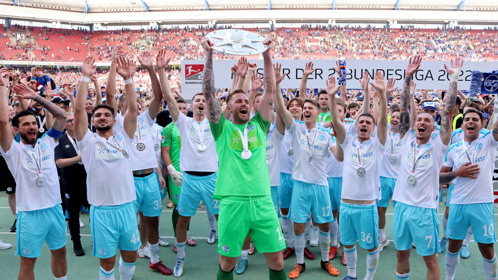 Die Schalker Aufstiegsmannschaft am letzten Zweitliga-Spieltag