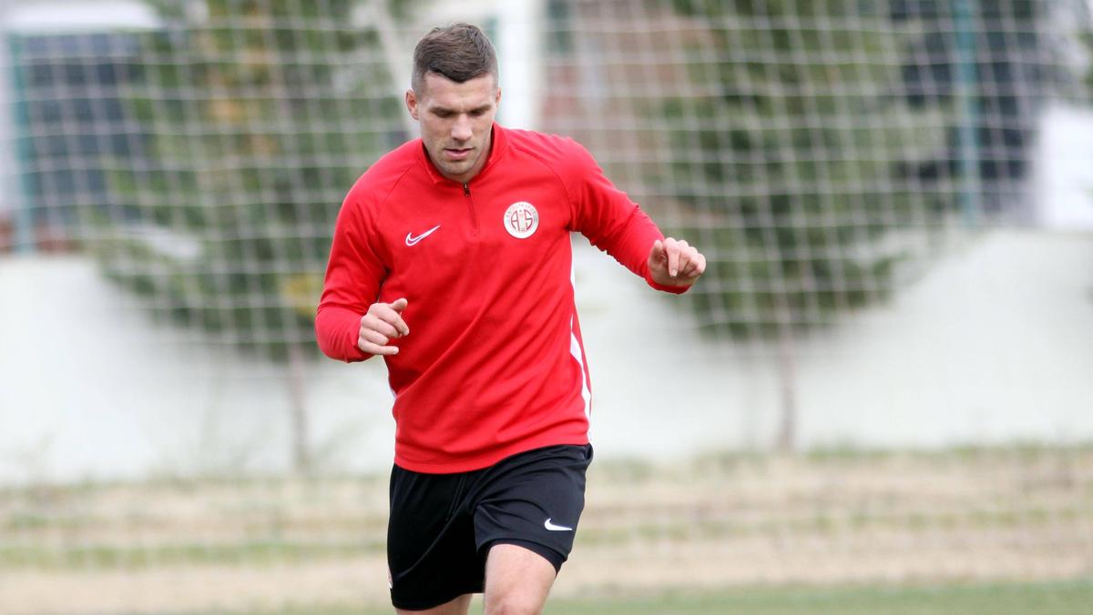 Lukas Podolski verliert das Pokal-Hinspiel mit Antalyaspor Lukas Podolski verliert das Pokal-Hinspiel mit Antalyaspor