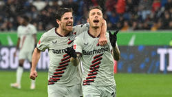 Alejandro Grimaldo (r.) startet bei Bayer Leverkusen durch, schaut der FC Bayern hin?
