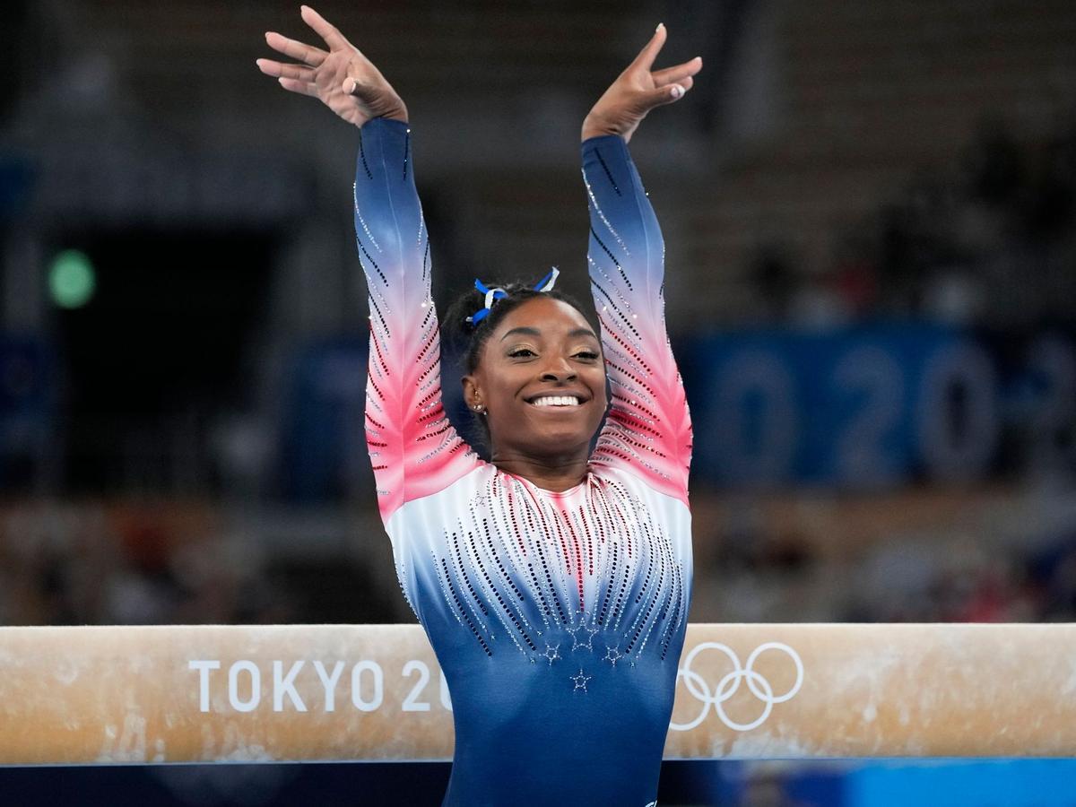 Simone Biles feiert