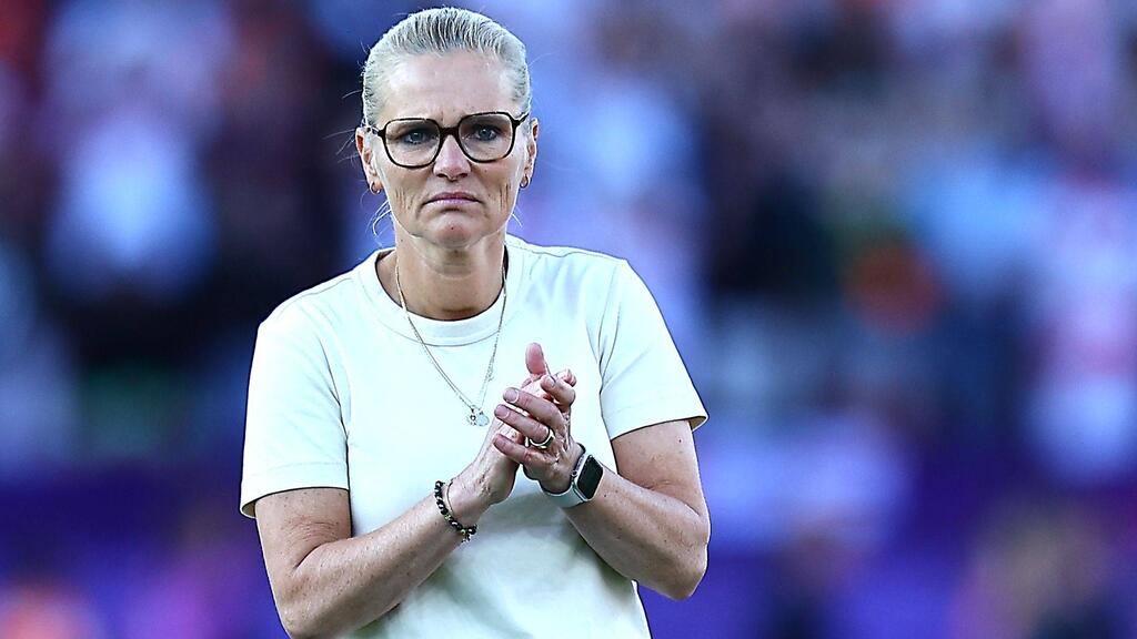 Ritterw-rde-f-r-England-Trainerin-Wiegmann-