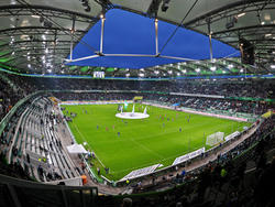 Das Wolfsburger Stadion bei Nacht