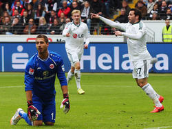 Gonzalo Castro (r.) feiert seinen Führungstreffer gegen Eintracht Frankfurt