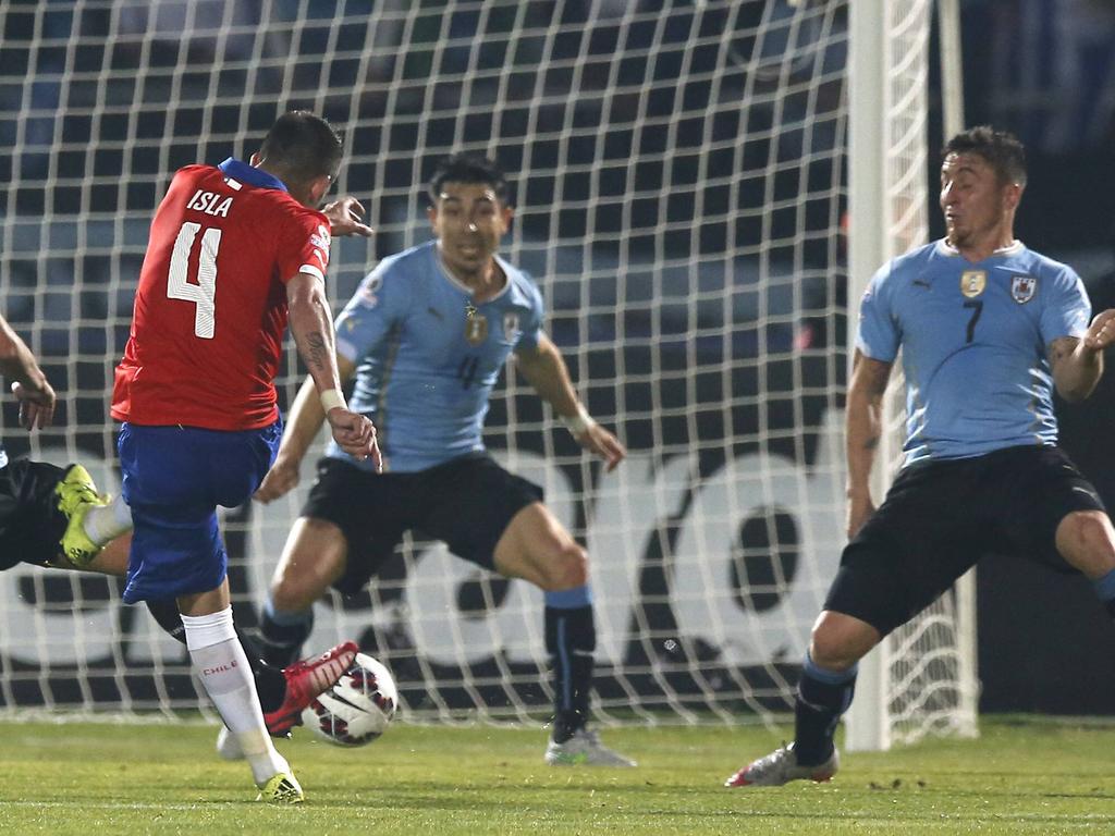 Mauricio Isla marcó ante Uruguay en la Copa América. (Foto: Imago)