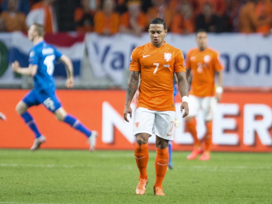 Memphis Depay is erg teleurgesteld nadat het Nederlands elftal op een 1-0 achterstand komt tegen IJsland in de kwalificatiereeks voor het Europees Kampioenschap 2016. (03-09-2015)