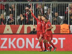 Thomas Müller heeft zojuist de 2-0 gemaakt nadat hij de bal voor zijn voeten kreeg na een mislukt schot van Kingsley Coman. Müller wist wel raad met het buitenkansje. (04-11-2015)