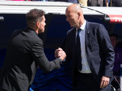 Simeone saluda a Zidane antes del encuentro. (Foto: Getty)