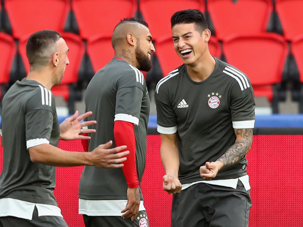 Hat im Moment gut lachen beim FC Bayern: James (re.)