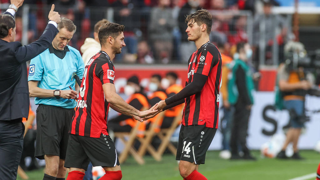 Lucas Alario (l.) wird Bayer Leverkusen wohl verlassen Lucas Alario (l.) wird Bayer Leverkusen wohl verlassen