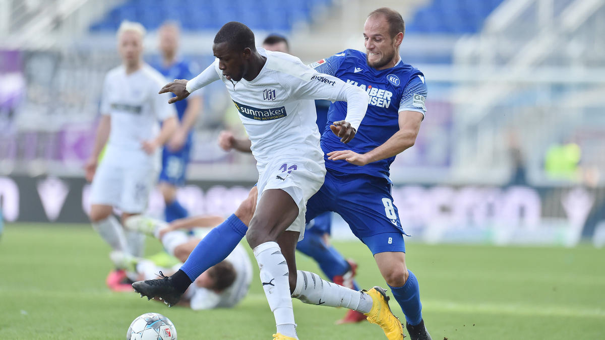 Assan Cessay flog in der Partie beim Karlsruher SC vom Platz Assan Cessay flog in der Partie beim Karlsruher SC vom Platz