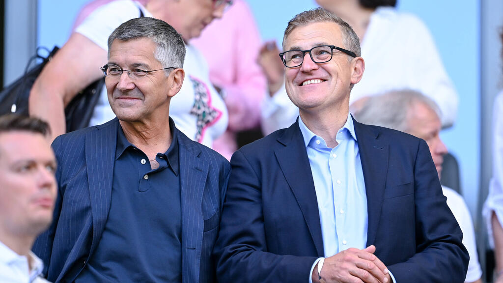 Jan--Christian Dreesen (r.) äußerte sich zu den Aussagen von Bayern-Spielerin Giulia Gwinn Jan--Christian Dreesen (r.) äußerte sich zu den Aussagen von Bayern-Spielerin Giulia Gwinn