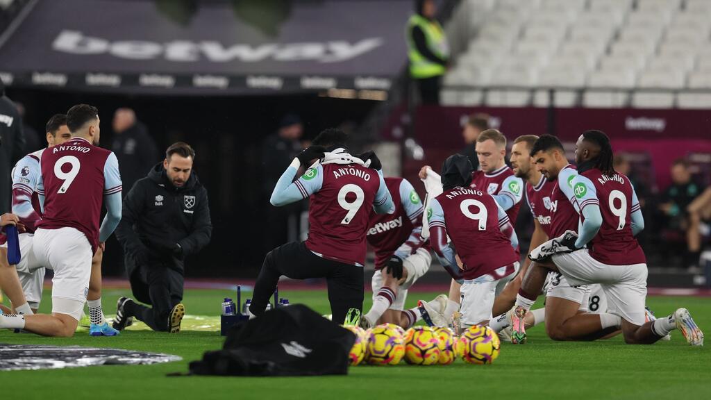 Die Profis von West Ham United erinnerten an Stürmerkollegen Michail Antonio