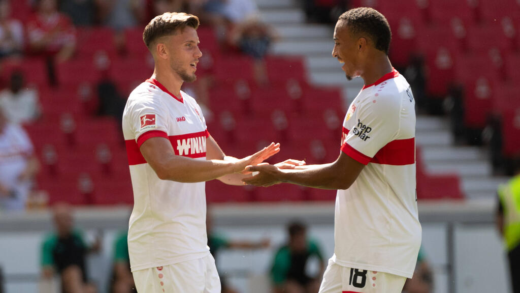 Ermedin Demirovic (l.) wechselte erst im vergangenen Jahr zum VfB Stuttgart Ermedin Demirovic (l.) wechselte erst im vergangenen Jahr zum VfB Stuttgart